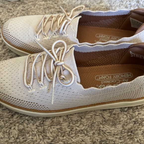 Sketchers Air-Cooled Memory Foam shoes - Picture 2 of 3